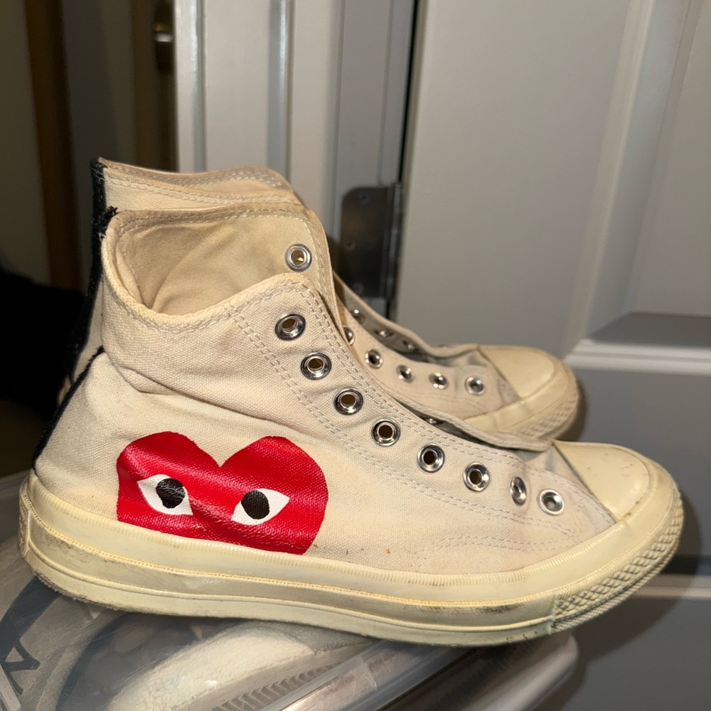 Comme des Garcons Play Kids High-Top Sneakers - Cream and Red